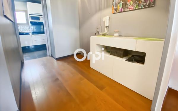 Appartement à vendre    3 pièces • 75,34 m2 Marseille 8