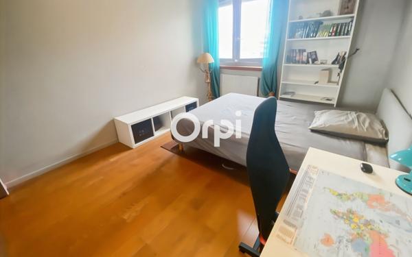 Appartement à vendre    3 pièces • 75,34 m2 Marseille 8