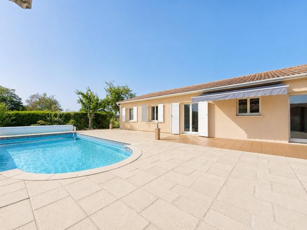 Maison
         6 pièces
        - 109 m² 275 000 € *