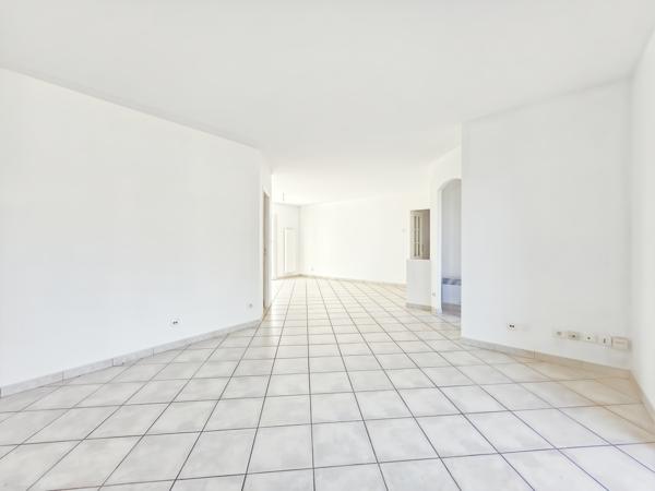 Maison
         6 pièces
        - 109 m² 275 000 € *