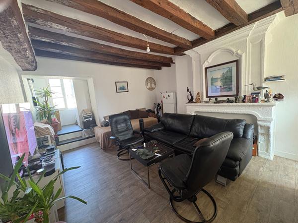 Immeuble de rapport  Gennes Val De Loire  4 appartements et un local commercial