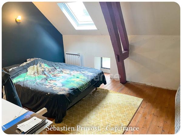 Dpt Dordogne (24), à vendre THIVIERS (24)Propriété P8, 200m2 hab., terrain env.3300m2, garage, annexe, proche commodités.