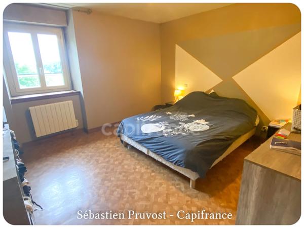 Dpt Dordogne (24), à vendre THIVIERS (24)Propriété P8, 200m2 hab., terrain env.3300m2, garage, annexe, proche commodités.