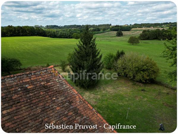 Dpt Dordogne (24), à vendre THIVIERS (24)Propriété P8, 200m2 hab., terrain env.3300m2, garage, annexe, proche commodités.