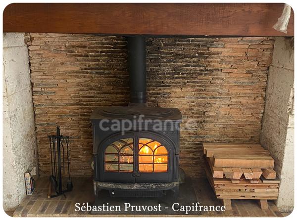 Dpt Dordogne (24), à vendre THIVIERS (24)Propriété P8, 200m2 hab., terrain env.3300m2, garage, annexe, proche commodités.