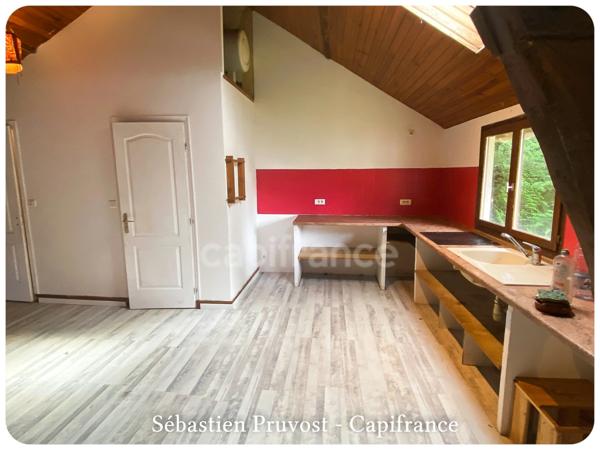 Dpt Dordogne (24), à vendre THIVIERS (24)Propriété P8, 200m2 hab., terrain env.3300m2, garage, annexe, proche commodités.