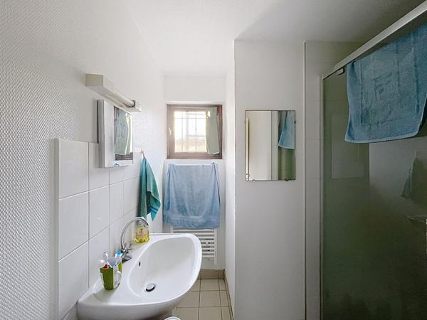 MAISON BECON-LES-GRANITS 2 pièce(s) 56 m2