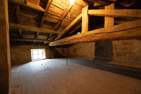 Maison de hameau avec fort potentiel et une belle vue panoramique