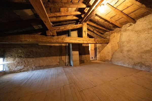 Maison de hameau avec fort potentiel et une belle vue panoramique