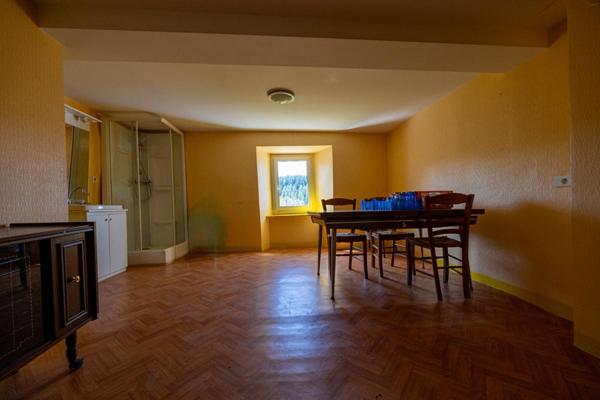 Maison de hameau avec fort potentiel et une belle vue panoramique
