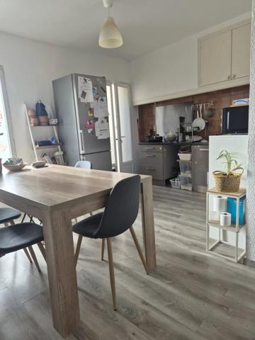 Location                                                      Appartement
                        
                     3 pièces                      76 m2                     à Salon-de-Provence
