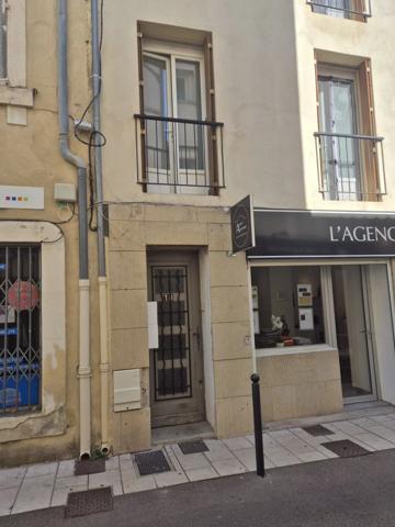 Location                                                      Appartement
                        
                     3 pièces                      76 m2                     à Salon-de-Provence