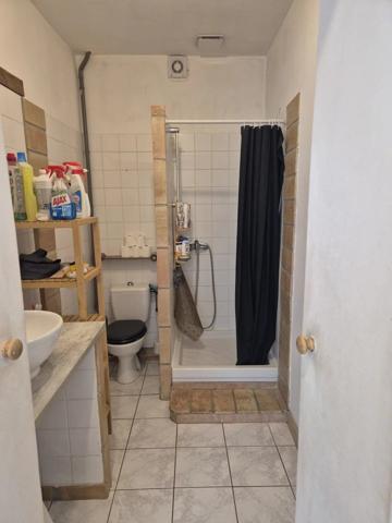 Location                                                      Appartement
                        
                     3 pièces                      76 m2                     à Salon-de-Provence