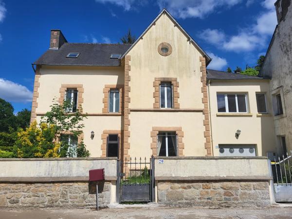 Maison  intemporelle avec fort potentiel - 270 m² - Rostrenen