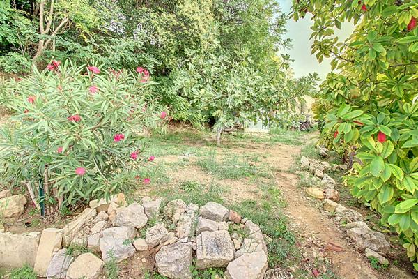 Vitrolles Maison individuelle de 4 chambres dont une en rez-de-chaussée, d'une surface de 99 m2 et deux vérandas en plus