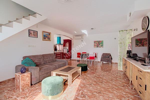 Vitrolles Maison individuelle de 4 chambres dont une en rez-de-chaussée, d'une surface de 99 m2 et deux vérandas en plus