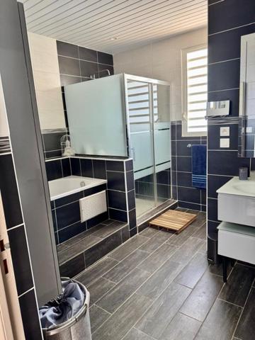 Villa de standing avec piscine et prestations haut de gamme