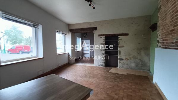 Immeuble à SAINT-PIERRE-DES-NIDS, 53370 - 112m²