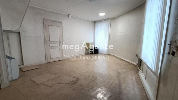 Immeuble à SAINT-PIERRE-DES-NIDS, 53370 - 112m²