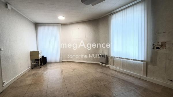 Immeuble à SAINT-PIERRE-DES-NIDS, 53370 - 112m²