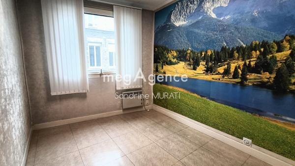 Immeuble à SAINT-PIERRE-DES-NIDS, 53370 - 112m²