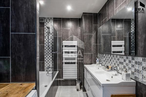 Appartement 3 pièces traversant avec deux balcons et box à 4 min de la gare