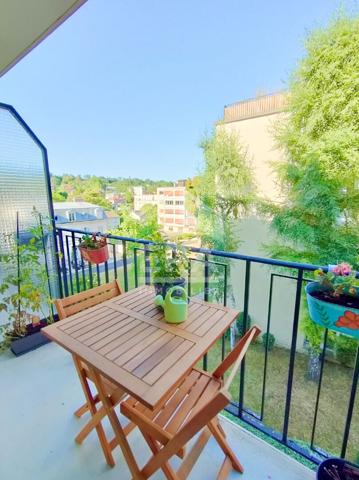 Appartement 3 pièces traversant avec deux balcons et box à 4 min de la gare