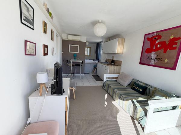 HYERES centre-ville - Appartement T2 - 3eme étage - Balcon - Cave - Parking collectif