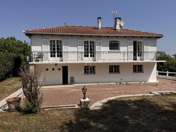 Magnac-sut-Touvre, maison 4 chb sur sous-sol semi enterré