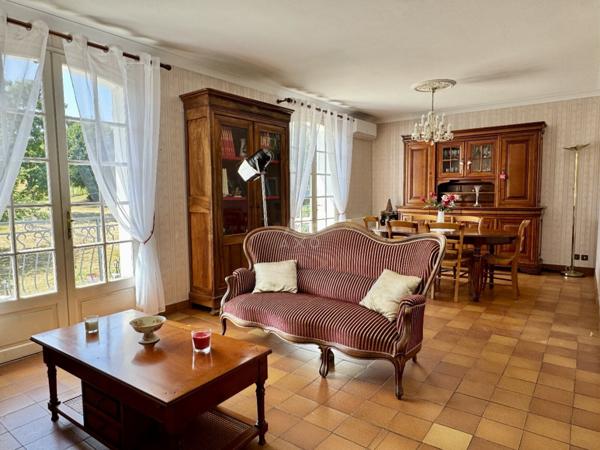 Magnac-sut-Touvre, maison 4 chb sur sous-sol semi enterré