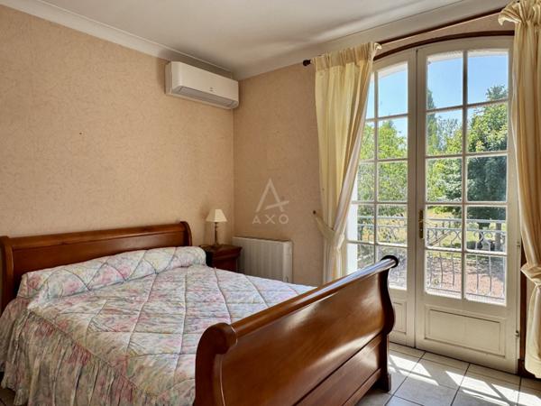 Magnac-sut-Touvre, maison 4 chb sur sous-sol semi enterré