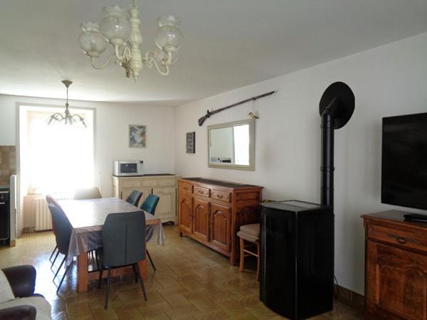 Saint Bonnet Laval(48), maison de 200 m2, 6 chambres avec 1866 m2 de terrain