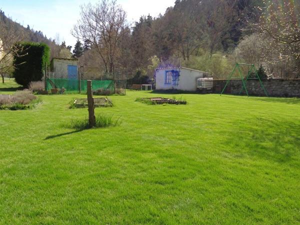 Saint Bonnet Laval(48), maison de 200 m2, 6 chambres avec 1866 m2 de terrain