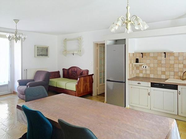 Saint Bonnet Laval(48), maison de 200 m2, 6 chambres avec 1866 m2 de terrain