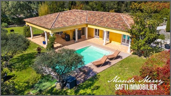 Villa au sein du golf de Barbaroux - villa plain pied de 115 m2 - 3 chambres et 2 pièces d'eau - piscine - garage et terrain de 1648 m2