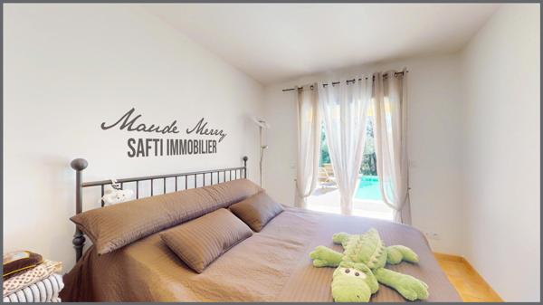 Villa au sein du golf de Barbaroux - villa plain pied de 115 m2 - 3 chambres et 2 pièces d'eau - piscine - garage et terrain de 1648 m2