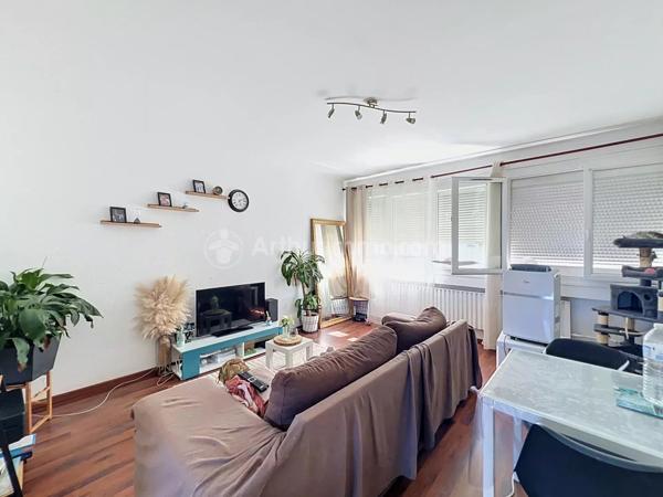 Location                                                      Appartement
                        
                     3 pièces                      60 m2                     à Clermont-Ferrand
