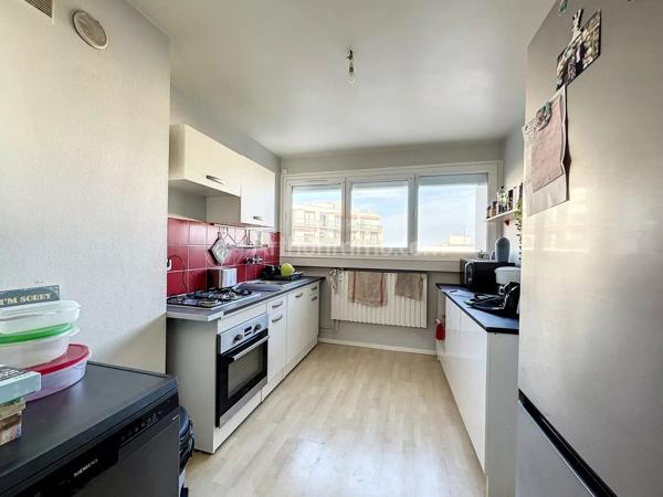 Location                                                      Appartement
                        
                     3 pièces                      60 m2                     à Clermont-Ferrand