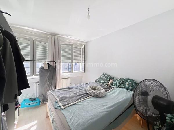 Location                                                      Appartement
                        
                     3 pièces                      60 m2                     à Clermont-Ferrand