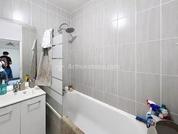 Location                                                      Appartement
                        
                     3 pièces                      60 m2                     à Clermont-Ferrand