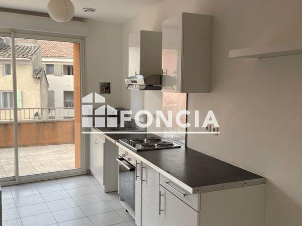 Location Appartement 2 pièces 39.67 m² - PLACE DE LA JUIVERIE Isle Sur La Sorgue 84800