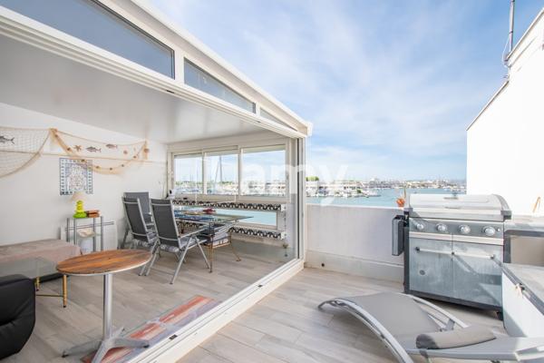 Marina avec appontement, quai privé et garage