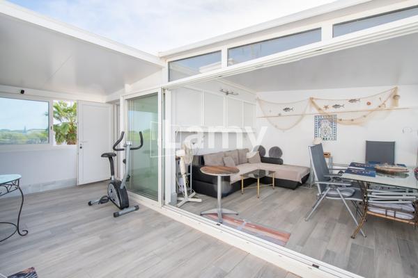 Marina avec appontement, quai privé et garage