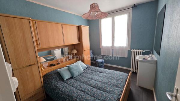 PROCHE CARMES BEL APPARTEMENT RENOVE AU 4 EME ETAGE SANS ASCENSEUR AVEC GARAGE ET CAVE
