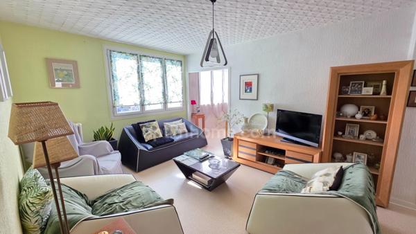 PROCHE CARMES BEL APPARTEMENT RENOVE AU 4 EME ETAGE SANS ASCENSEUR AVEC GARAGE ET CAVE