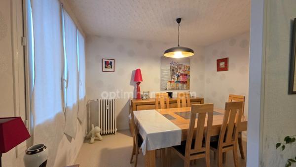 PROCHE CARMES BEL APPARTEMENT RENOVE AU 4 EME ETAGE SANS ASCENSEUR AVEC GARAGE ET CAVE