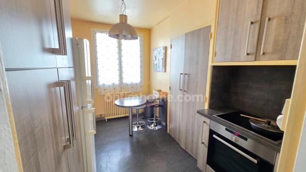 PROCHE CARMES BEL APPARTEMENT RENOVE AU 4 EME ETAGE SANS ASCENSEUR AVEC GARAGE ET CAVE