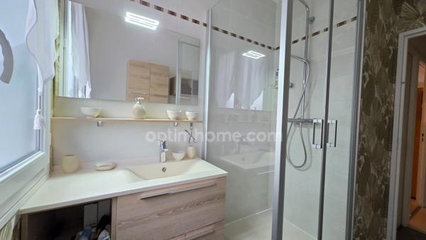 PROCHE CARMES BEL APPARTEMENT RENOVE AU 4 EME ETAGE SANS ASCENSEUR AVEC GARAGE ET CAVE