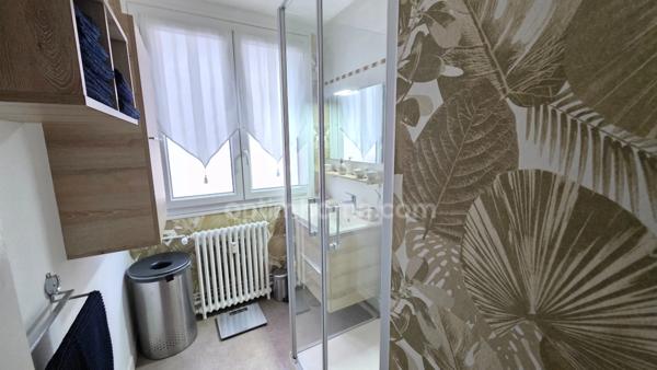 PROCHE CARMES BEL APPARTEMENT RENOVE AU 4 EME ETAGE SANS ASCENSEUR AVEC GARAGE ET CAVE