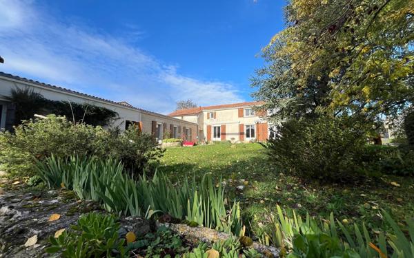 Maison à vendre    7 pièces •  Benet